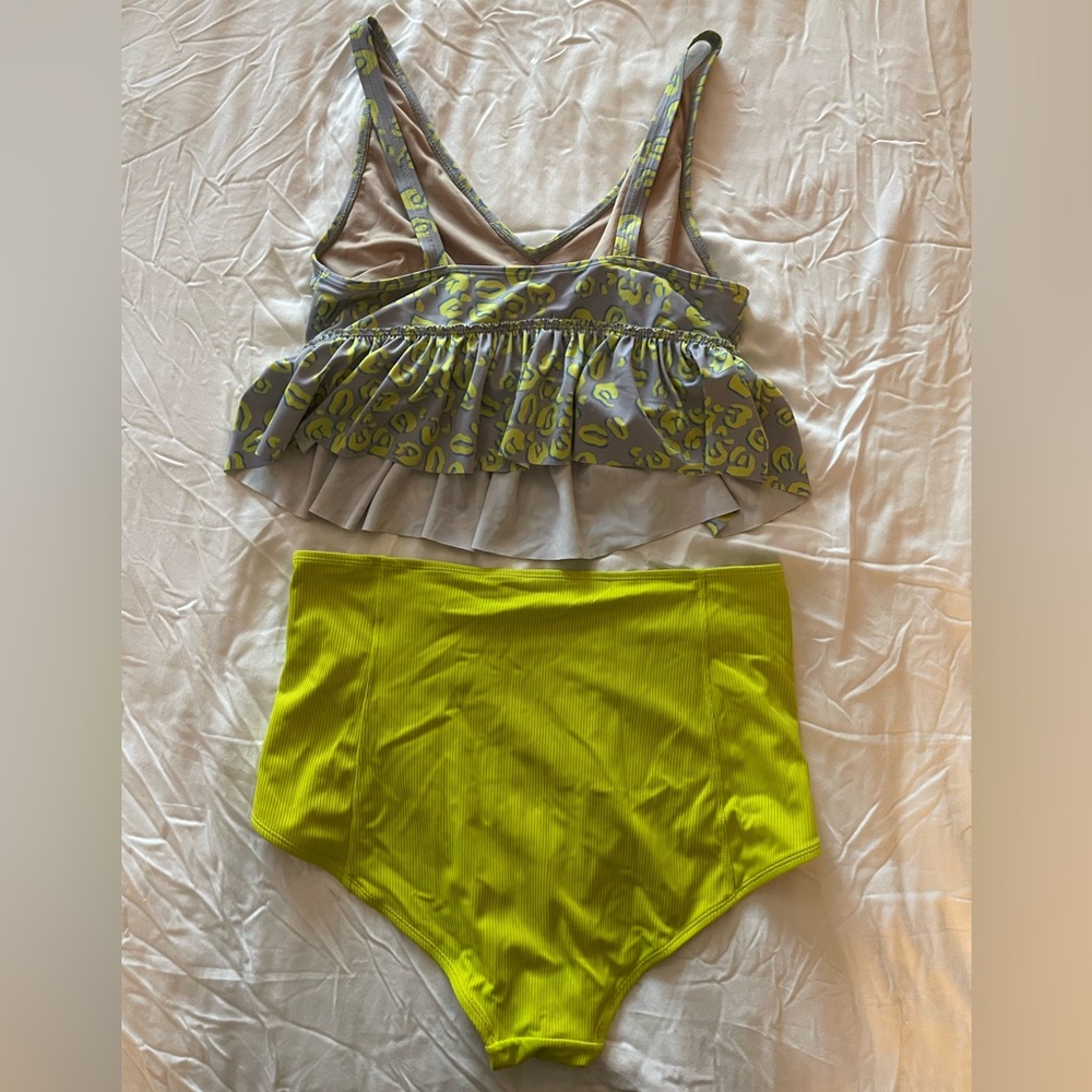 Kortni Jeane Gray and Neon Yellow Bikini - Picture 4 of 4